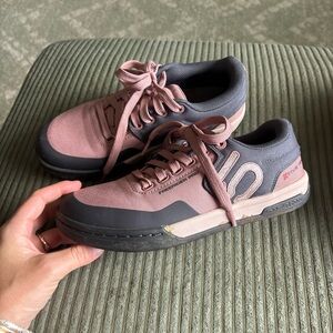 Five Ten mountain women’s biking shoes